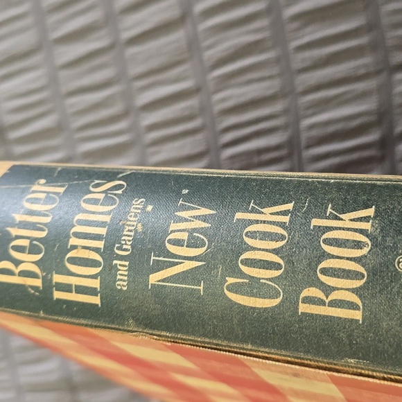 Better Homes and Gardens Vintage Orange Checkered Cook Book - Picture 7 of 7